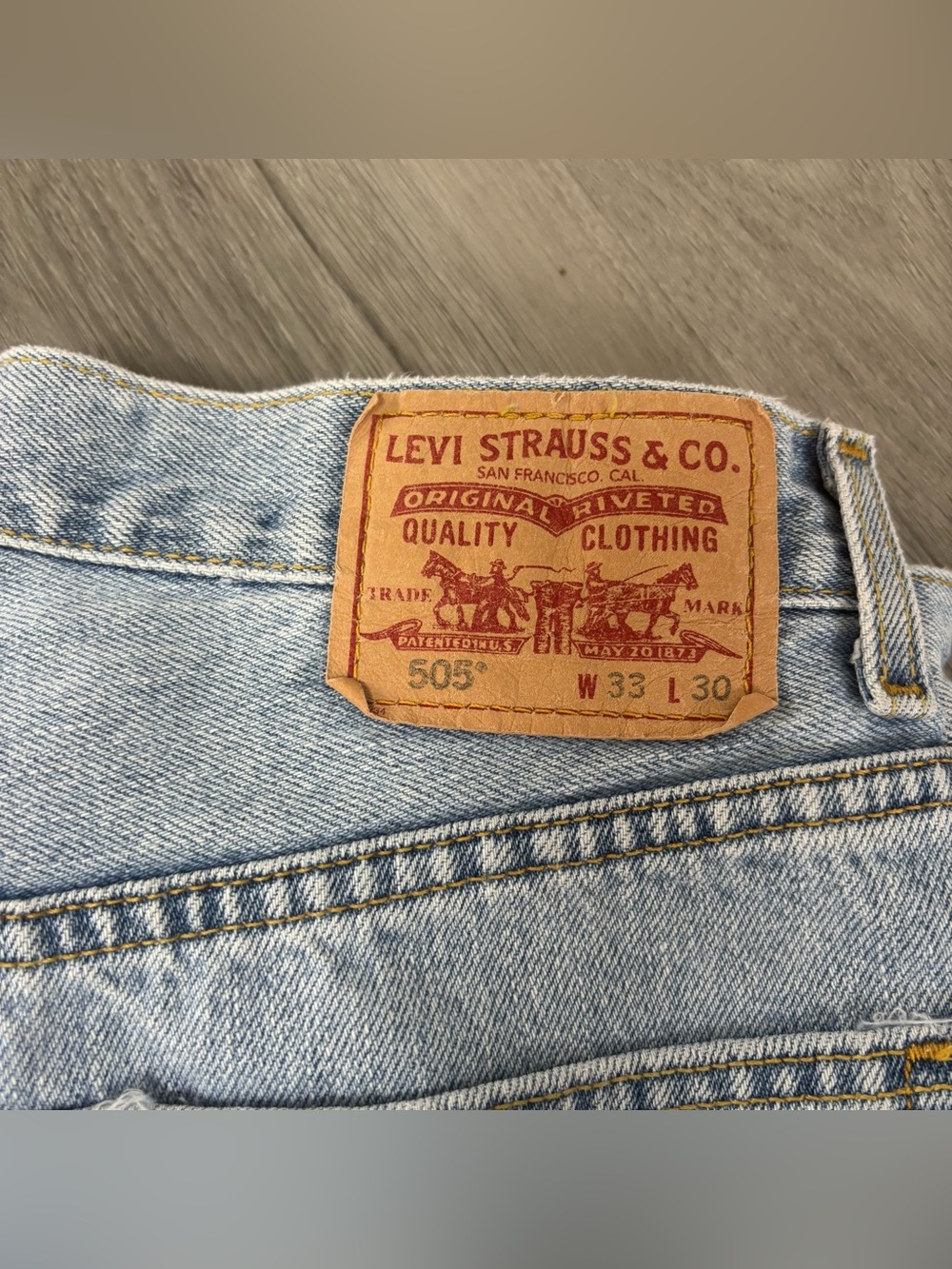 Levi's Vintage 2004 505 Regular Fit Light Wash Men’s Denim Jeans W33 L30 - Picture 2 of 13